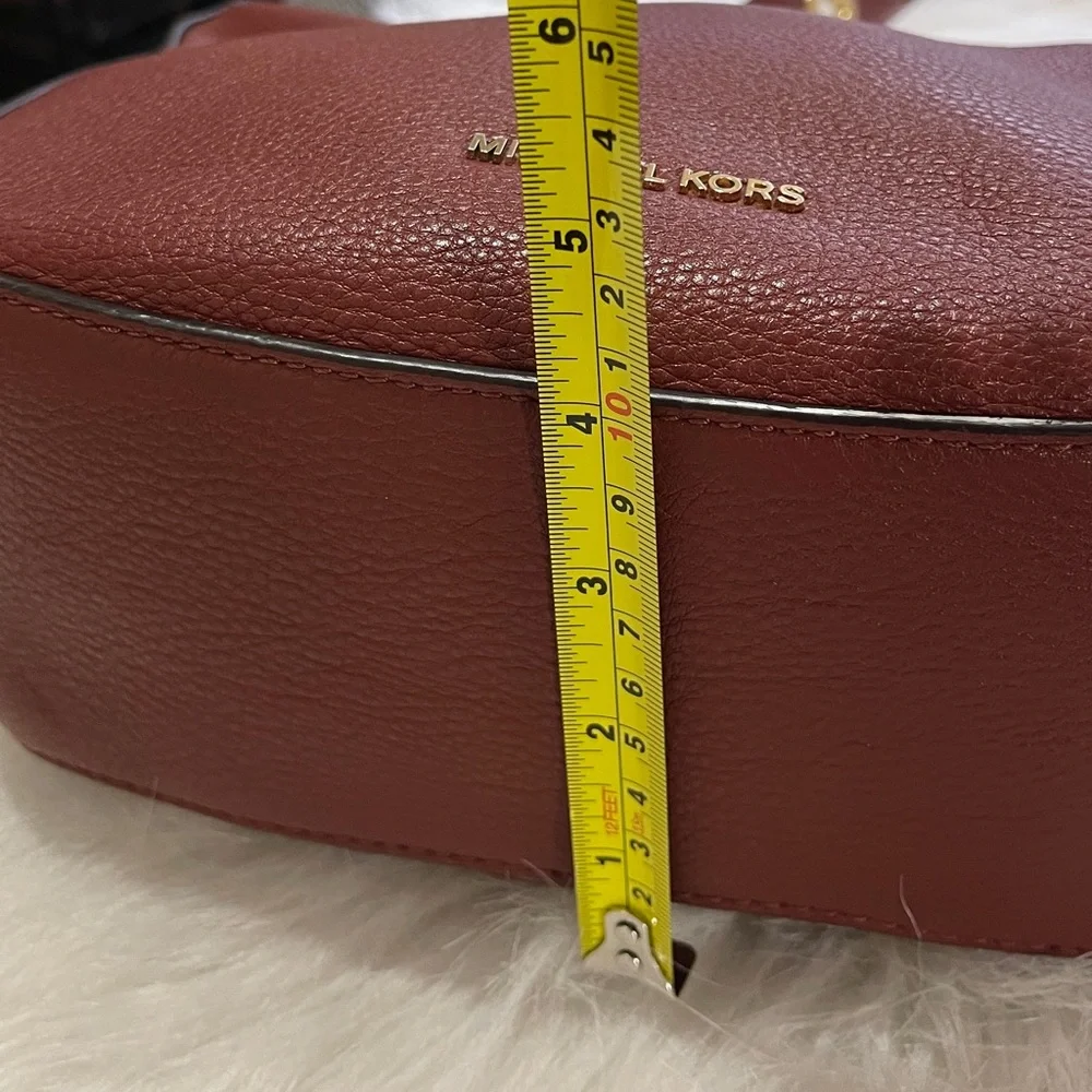 Michael Kors Raven Medium Leather Messenger Bag - Picture 10 of 13